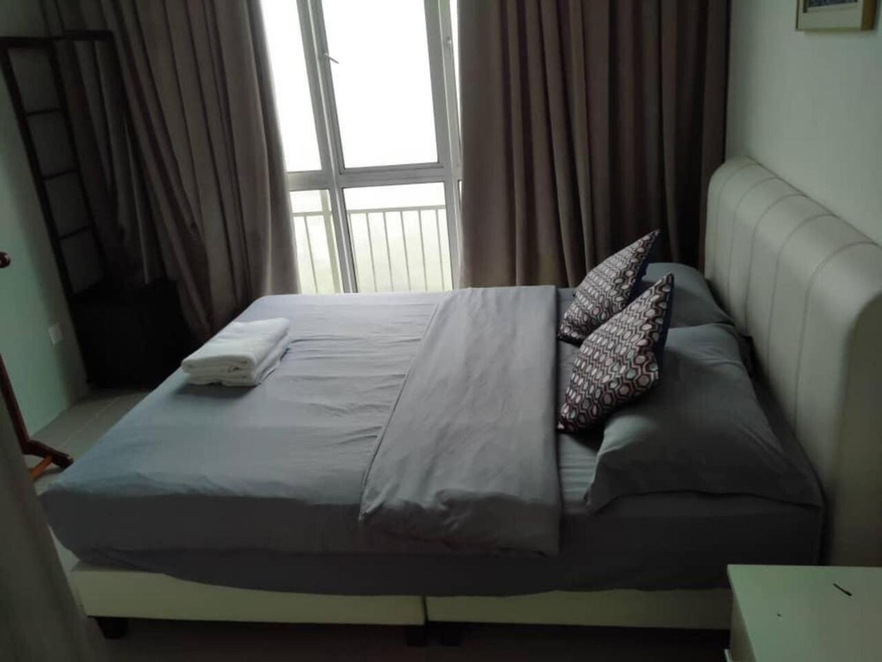 Play At Golden Hills Apartment *