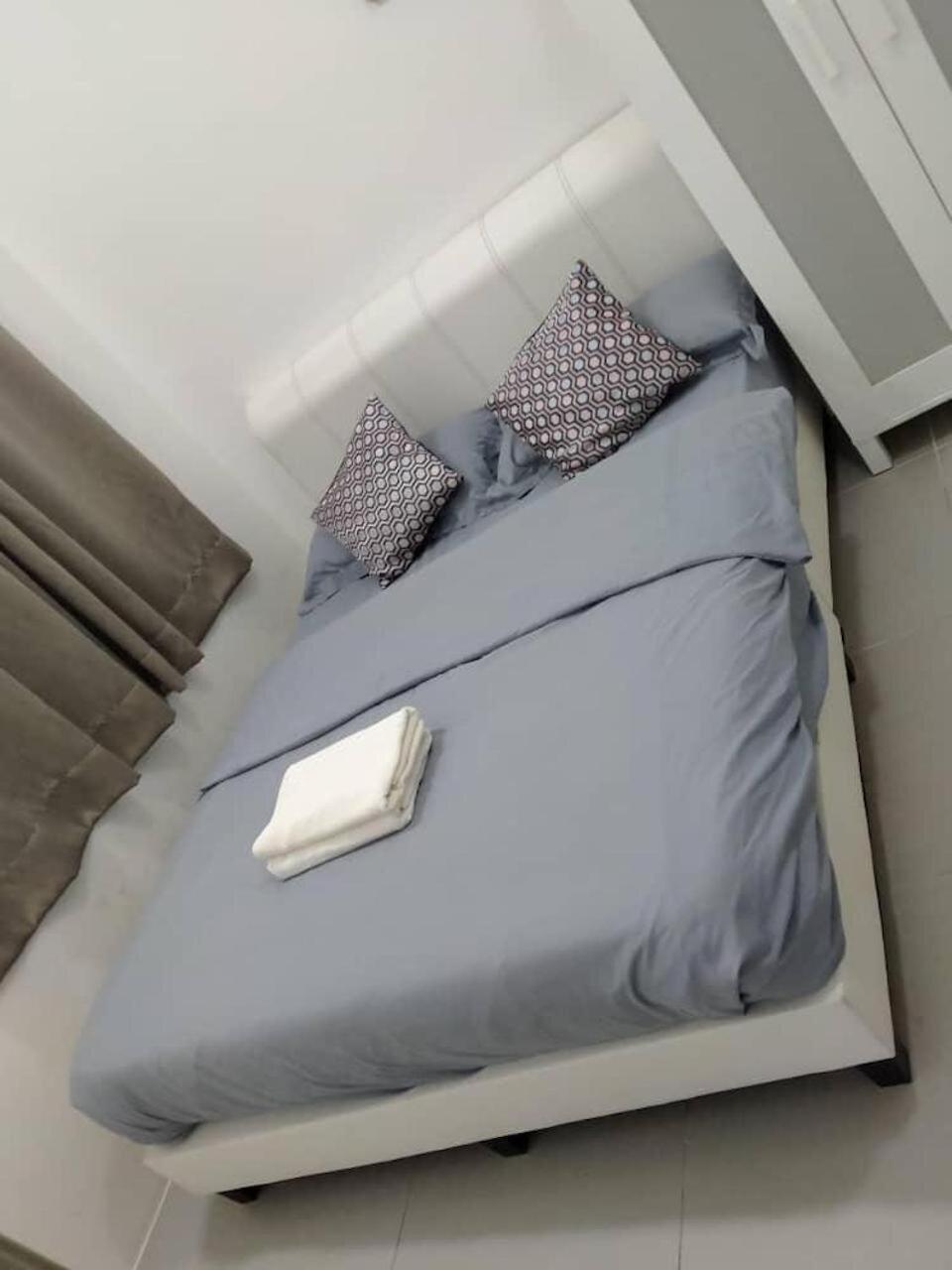 Apartment Play At Golden Hills *